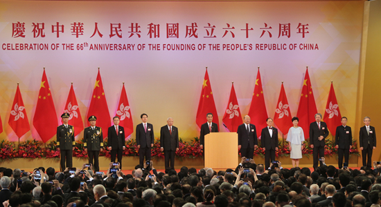 張曉明等出席香港特區(qū)政府國(guó)慶升旗儀式和慶祝酒會(huì)