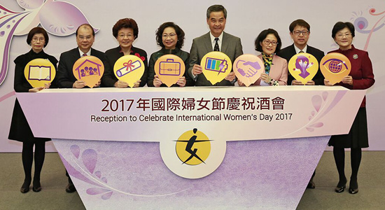 殷曉靜主禮婦女事務(wù)委員會(huì)慶“三八”酒會(huì)