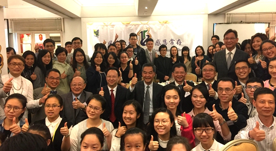 譚鐵牛主禮教評(píng)會(huì)屬校風(fēng)采中學(xué)十五周年校慶晚宴