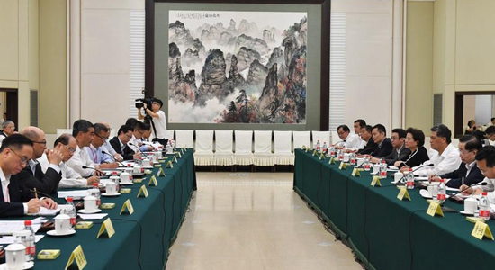 仇鴻陪同梁振英行政長(zhǎng)官赴廣東考察調(diào)研粵港澳大灣區(qū)