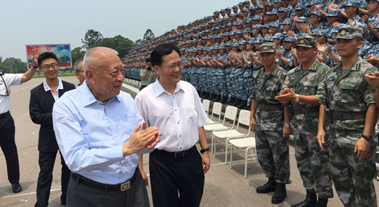 陳冬主禮第13屆香港青少年軍事夏令營(yíng)結(jié)業(yè)典禮