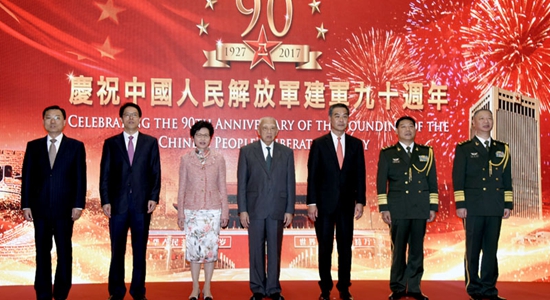 張曉明等出席駐港部隊(duì)?wèi)c祝建軍90周年招待酒會(huì)