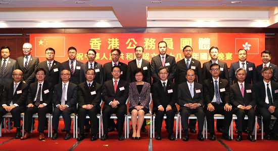 張曉明主禮香港公務(wù)員團(tuán)體慶祝中華人民共和國(guó)成立68周年晚宴