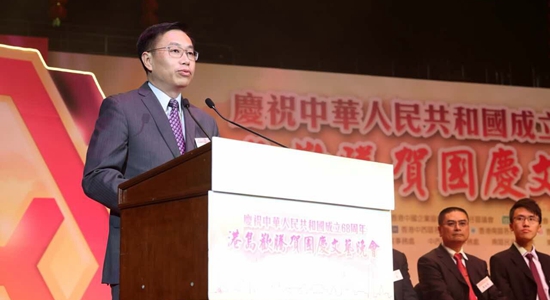 何靖主禮港島歡騰賀國(guó)慶文藝晚會(huì)