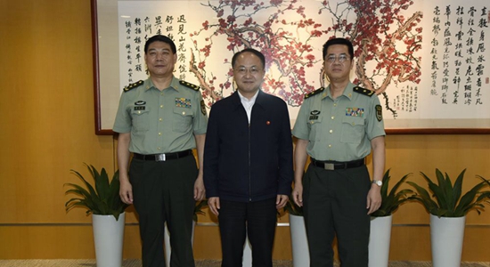 王志民會(huì)見駐港部隊(duì)司令員譚本宏、政委蔡永中