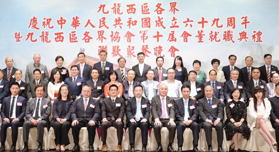 何靖主禮九龍西區(qū)各界國(guó)慶69周年聯(lián)歡晚會(huì)