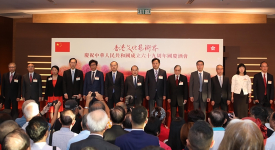 楊健出席香港文化藝術(shù)界國(guó)慶69周年酒會(huì)