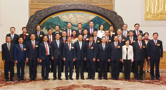 楊潔篪會(huì)見香港專業(yè)及資深行政人員協(xié)會(huì)訪問(wèn)團(tuán) 譚鐵牛參加會(huì)見