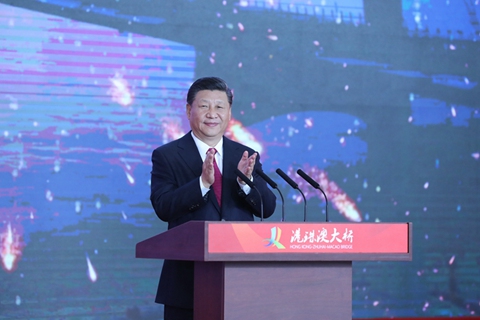 習(xí)近平出席開(kāi)通儀式并宣布港珠澳大橋正式開(kāi)通