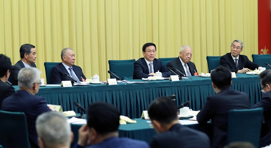 韓正看望港澳地區(qū)全國(guó)政協(xié)委員并參加討論