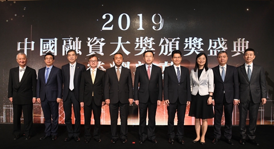 何靖出席2019年中國(guó)融資大獎(jiǎng)?lì)C獎(jiǎng)盛典