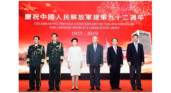 王志民等出席駐港部隊(duì)?wèi)c祝建軍92周年招待酒會(huì)