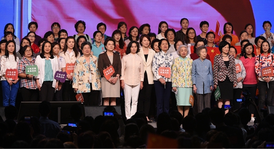 仇鴻主禮全港婦女守護(hù)家園大集會(huì)